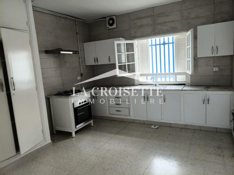 Etage de villa S+2 à La Marsa